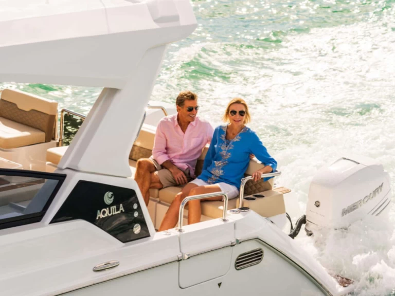 Noleggio Yacht di lusso Aquila con patente nautica