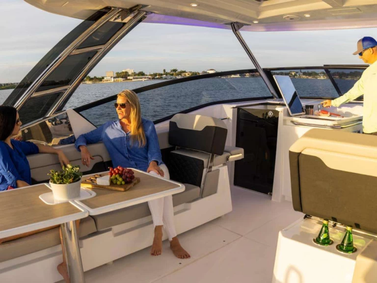 Noleggio Yacht di lusso a Port Fréjus – Aquila Selesticat