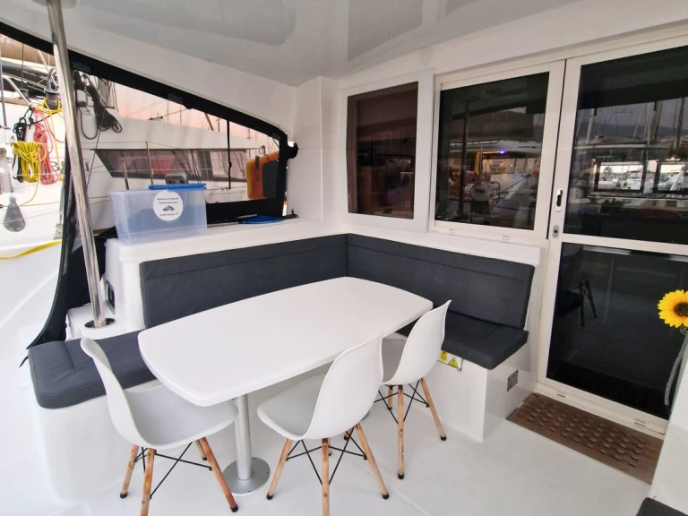 Noleggio Catamarano Lagoon con patente nautica