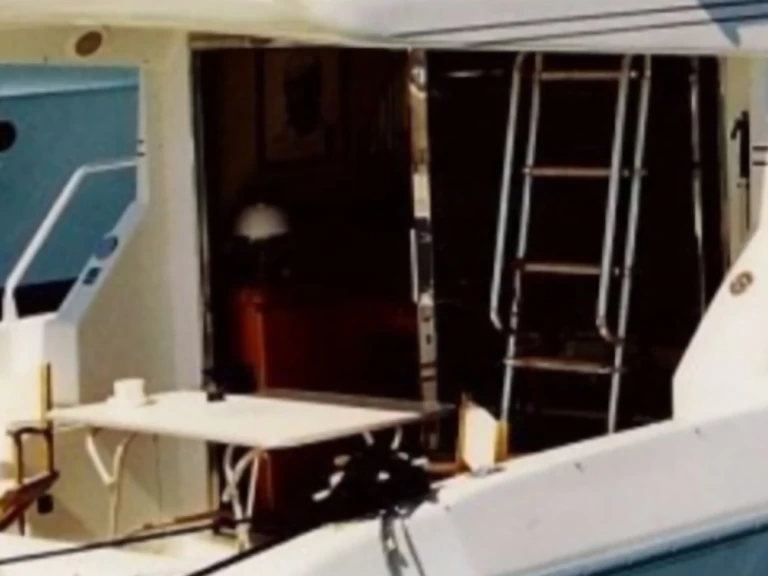 Noleggiare una Raffaelli Tempest fly 43 a Siracusa