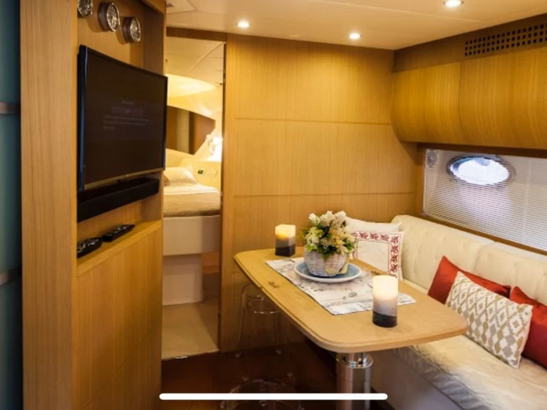 Noleggio barche Pershing Pershing 56 HT a Porto di Salerno su Samboat