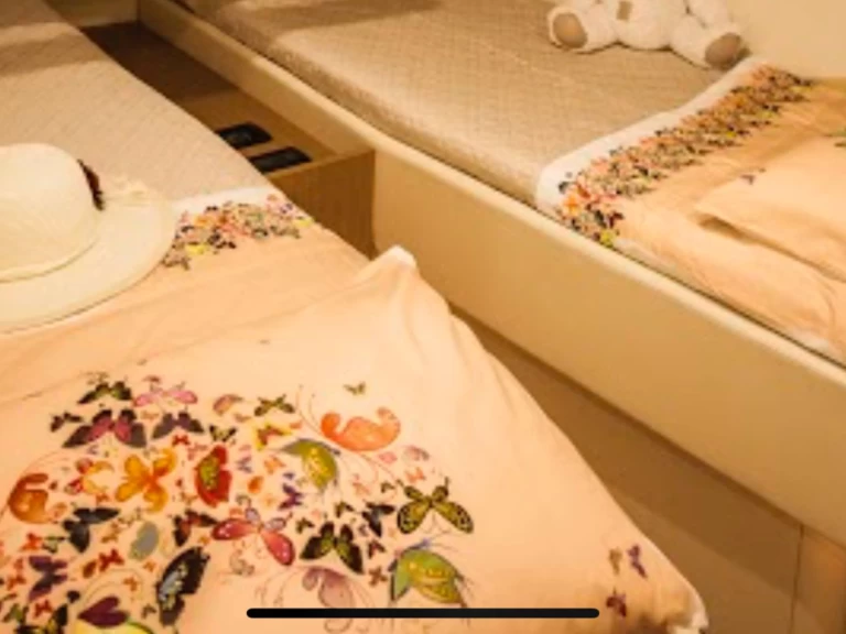 Noleggio Yacht di lusso con o senza skipper Pershing a Porto di Salerno