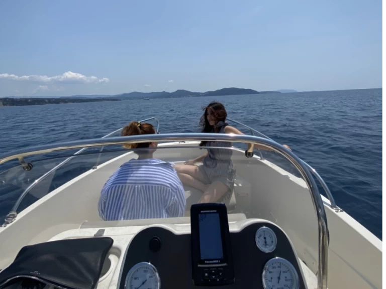 Noleggio Barca a motore Quicksilver con patente nautica