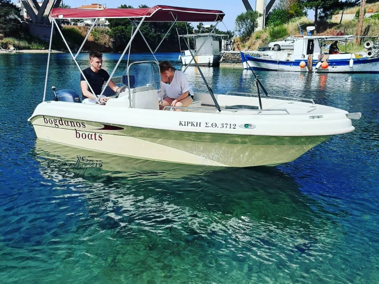 Noleggiare una Karel 4,90 a Néa Potídhaia