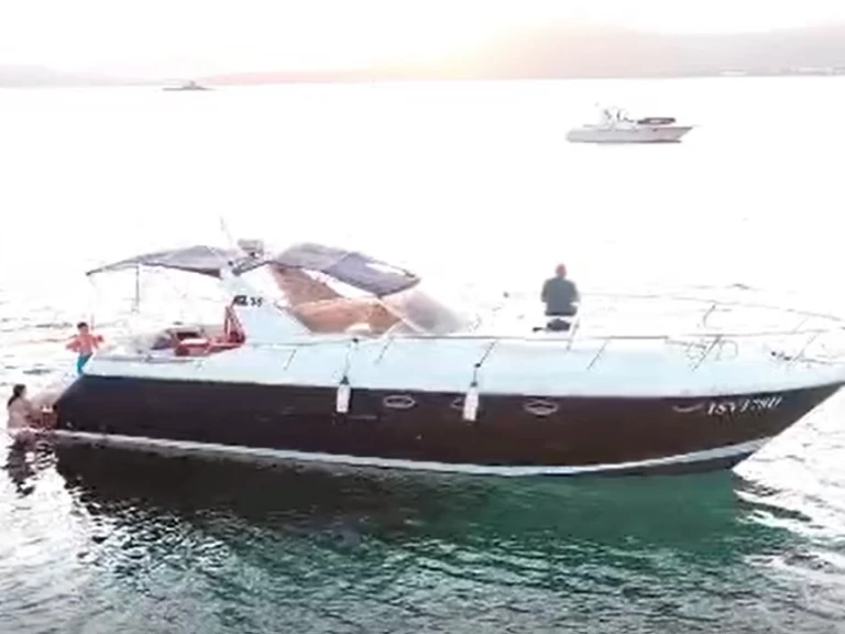 Noleggiare una Azimut AZIMUT 38 a Alghero