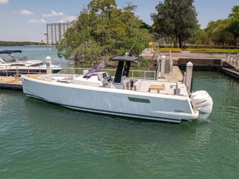 Noleggio Barca a motore Pardo Yachts con patente nautica