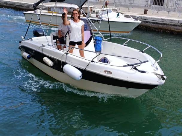 Noleggio Barca a motore Yacht & Co. con patente nautica