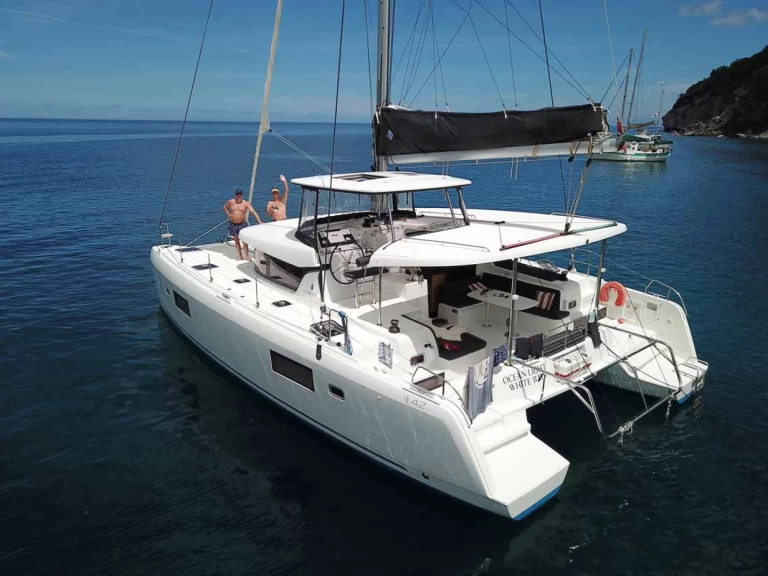 Noleggio Catamarano a Golfo Aranci – Lagoon Lagoon 42