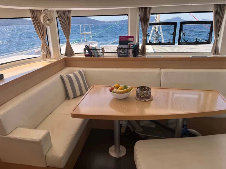 Noleggio Catamarano Lagoon con patente nautica