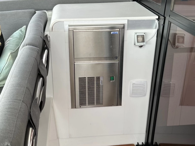 Noleggio Catamarano Fountaine Pajot con patente nautica