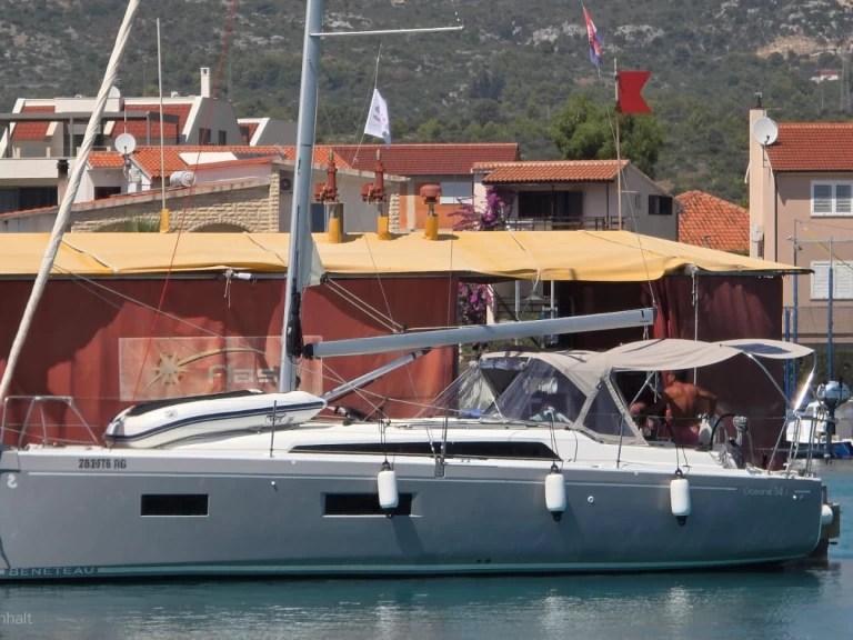 Bénéteau Oceanis 34.1 da affittare a  Rogosnizza