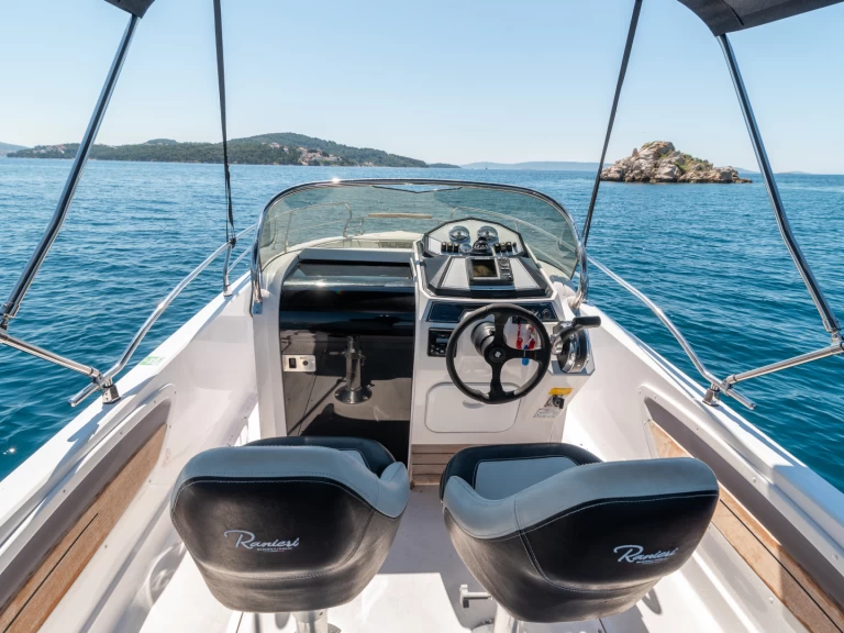 Noleggio Barca a motore a Trogir –  Voyager 21