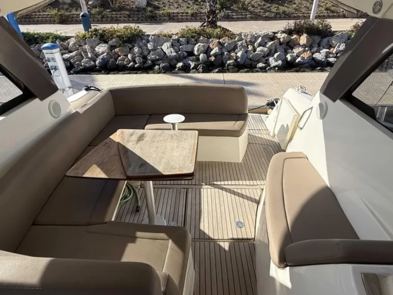 Noleggio Barca a motore con o senza skipper Jeanneau a Hyères