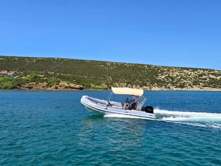 Gommone a noleggio a Novaglia (Novalja) al miglior prezzo