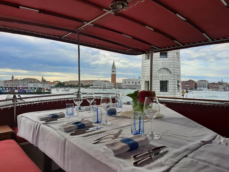 Noleggio Barca a motore De Poli con patente nautica