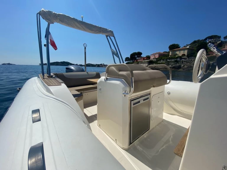 Noleggio a Antibes – Capelli Tempest 775 su SamBoat