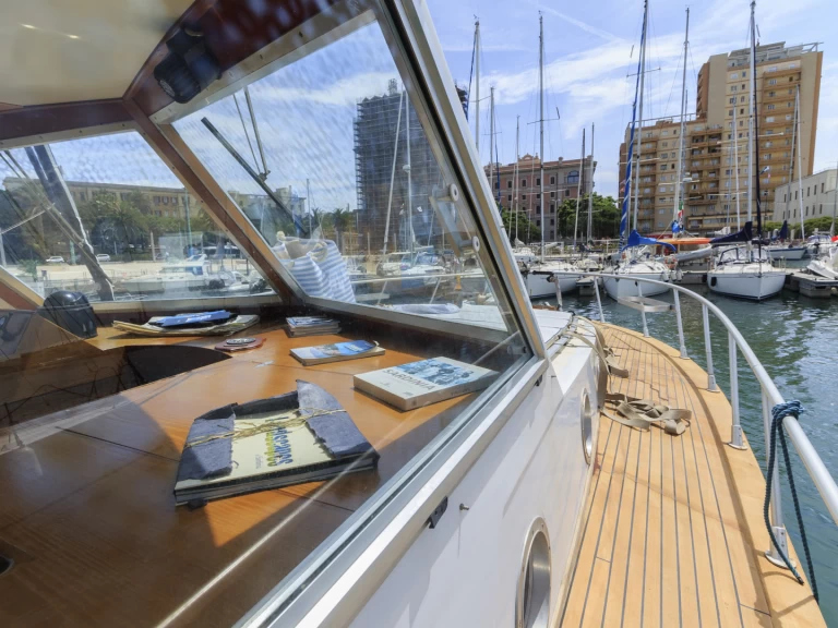 Noleggio barche Cagliari Port economico STELVIO CS287/D