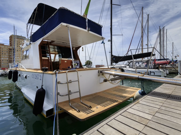 Noleggio Barca a motore con o senza skipper Stella Maris a Cagliari Port