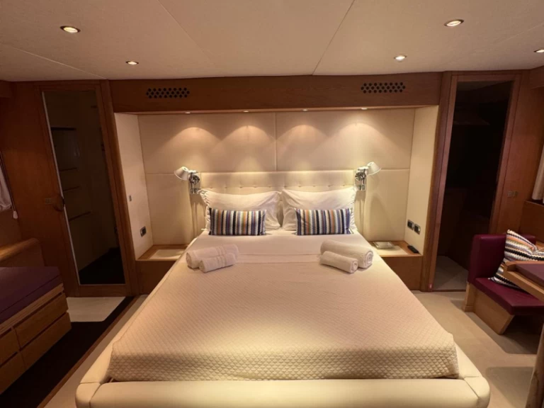 Noleggio Yacht di lusso Aicon con patente nautica