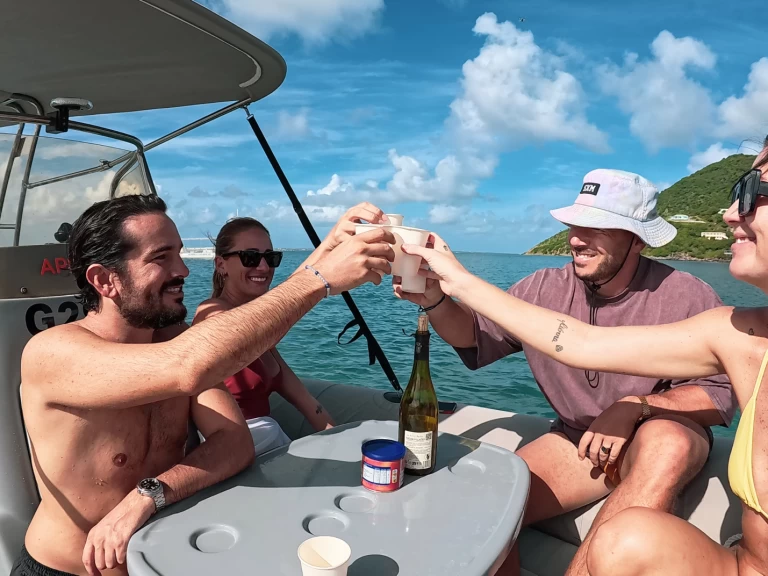 Gommone a noleggio a Santo Martin al miglior prezzo