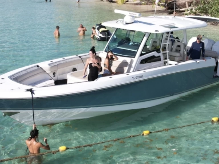 Noleggio Barca a motore a Pointe-à-Pitre – Boston Whaler Boston Whaler 380 Outrage