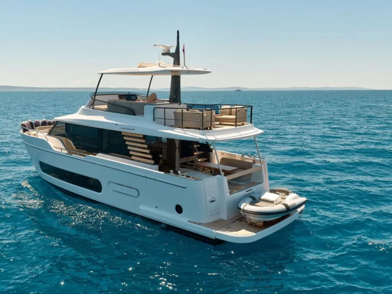 Noleggio Yacht di lusso Azimut con patente nautica