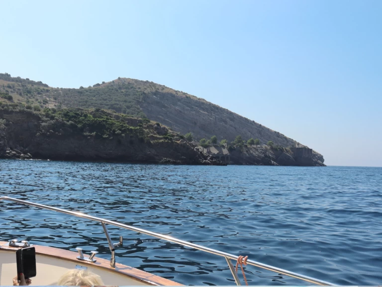 Noleggio barche Massa Lubrense economico Gozzo sorrentino