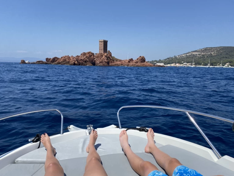 Noleggiare una Bénéteau Flyer 650 Sun Deck a Mandelieu-la-Napoule