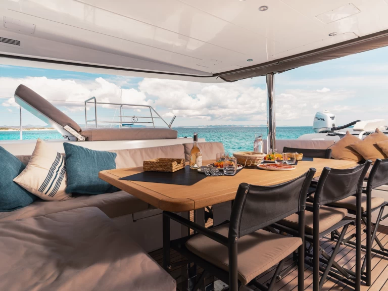 Noleggio Catamarano Lagoon con patente nautica