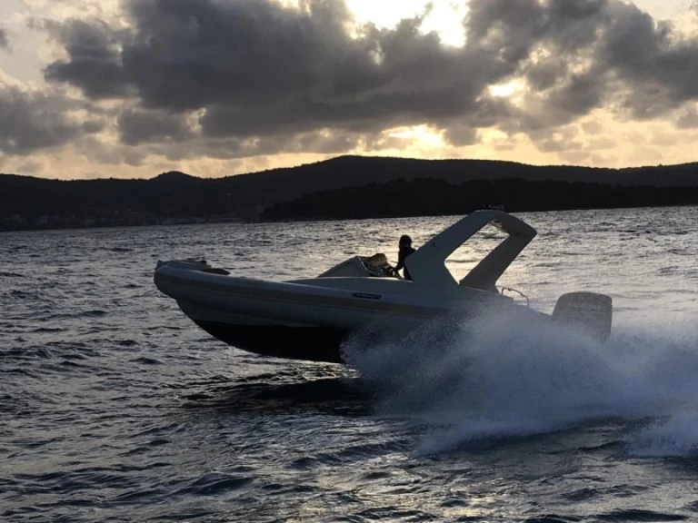 Noleggio Gommone Solemar con patente nautica