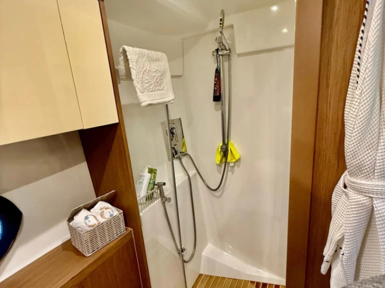 Barca a motore a noleggio a Porto Badino al miglior prezzo