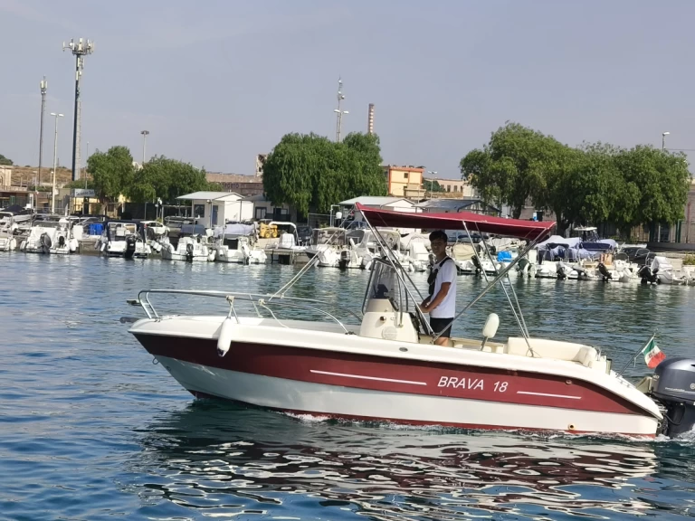 Noleggio Barca a motore a Taranto – Mingolla Brava 18