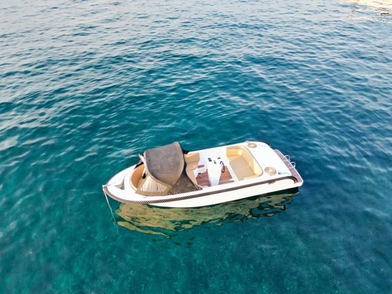 Noleggio Barca a motore BRB con patente nautica