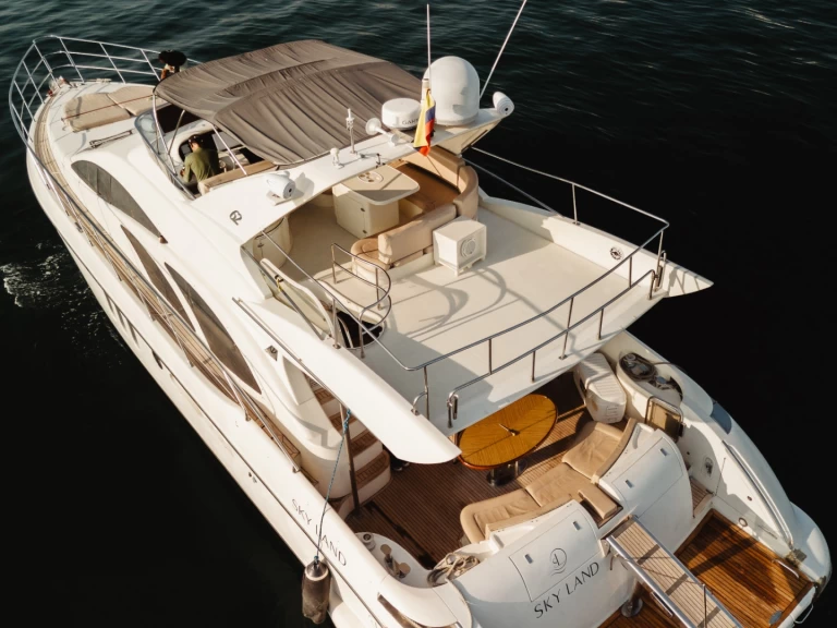 Noleggio Yacht di lusso Azimut con patente nautica