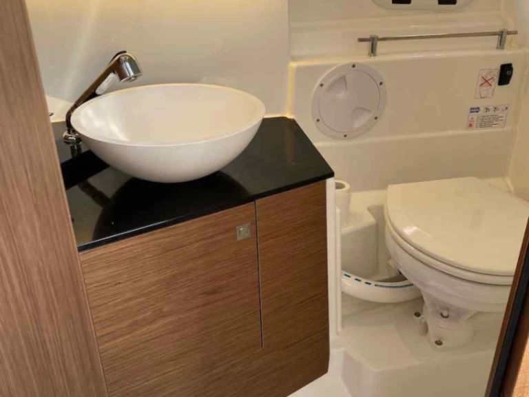 Barca a motore a noleggio a Genova al miglior prezzo