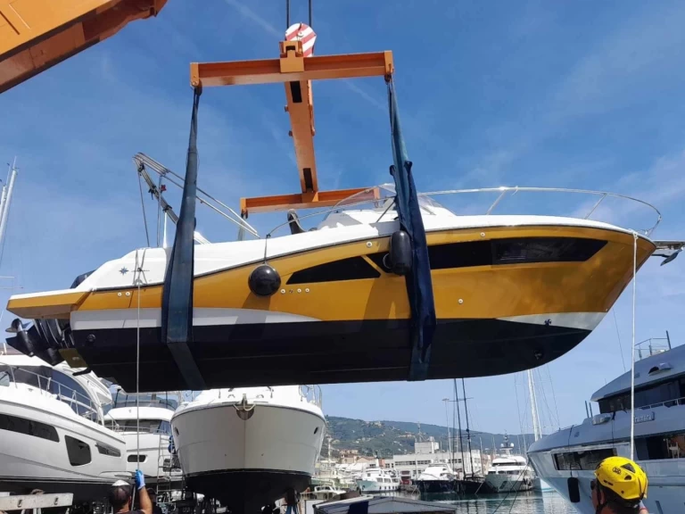 Noleggiare una Jeanneau Cap Camarat 9.0 WA a Genova