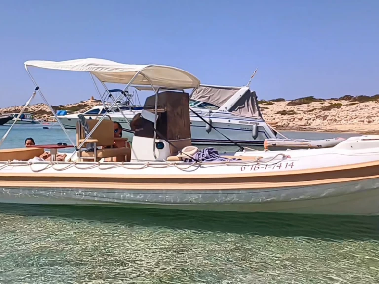 Noleggiare una Gommonautica G65 a Ibiza Town