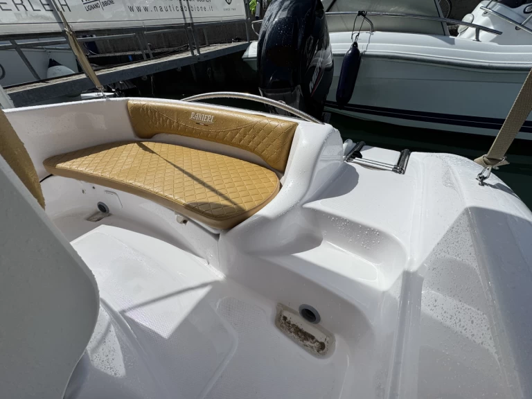 Noleggio Barca a motore Ranieri con patente nautica