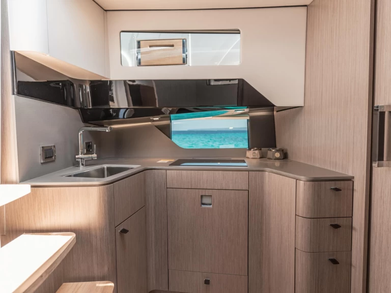 Noleggio Barca a motore con o senza skipper Fjord a Ibiza Town