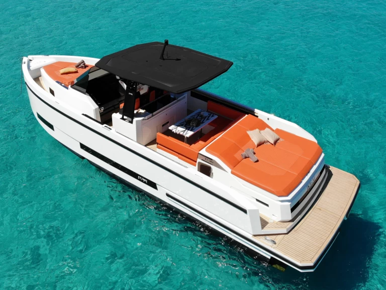 Barca a motore a noleggio a Ibiza Town al miglior prezzo