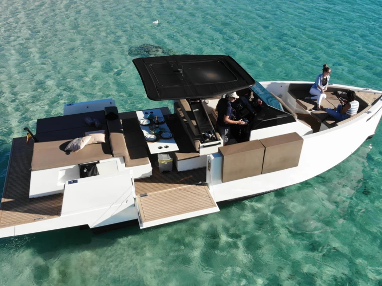 Noleggiare una De Antonio D34 a Ibiza Town