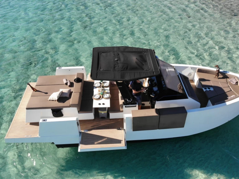 Noleggio Barca a motore a Ibiza Town – De Antonio D34