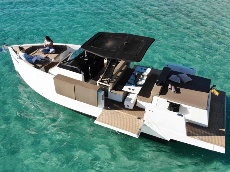 Noleggio Barca a motore con o senza skipper De Antonio a Ibiza Town