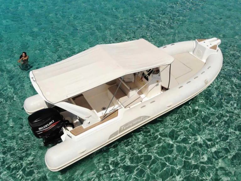 Noleggiare una Capelli 770S a Ibiza Town