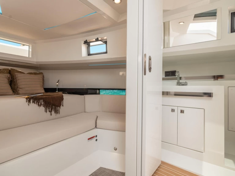 Noleggiare una De Antonio d36 a Ibiza Town