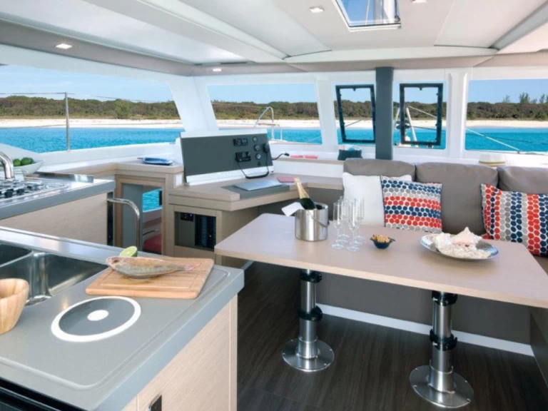 Noleggio Catamarano Fountaine Pajot con patente nautica