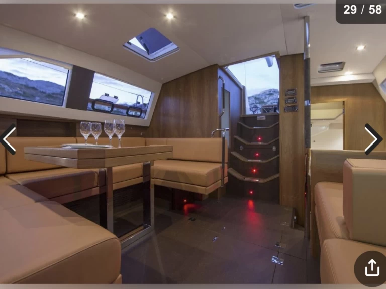 Barca a vela a noleggio a Durrës District al miglior prezzo