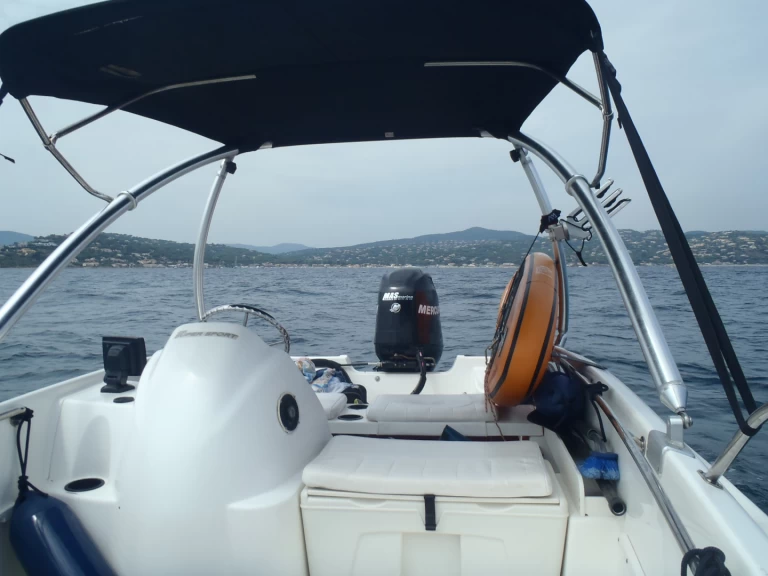 Boston Whaler Boston Whaler 170 super sport da affittare a  Sainte-Maxime