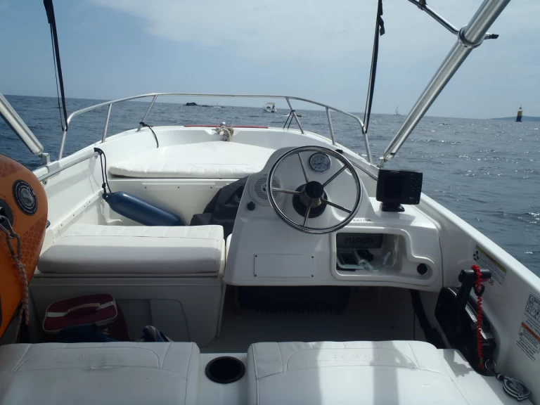 Noleggiare una Boston Whaler Boston Whaler 170 super sport a Sainte-Maxime