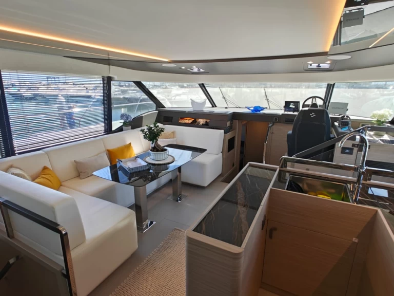 Noleggio a Salerno – Prestige Prestige M48 su SamBoat